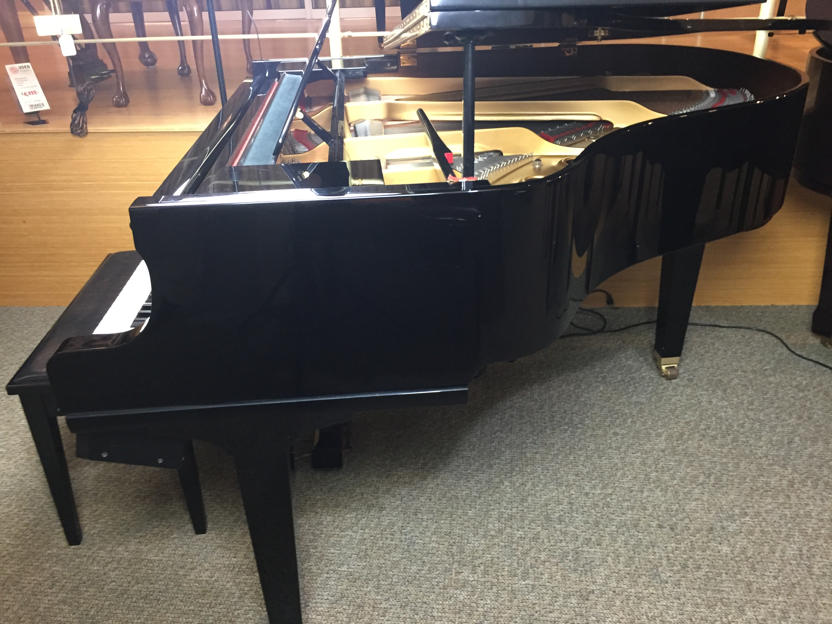 Yamaha GC1 Polished Ebony used baby grand