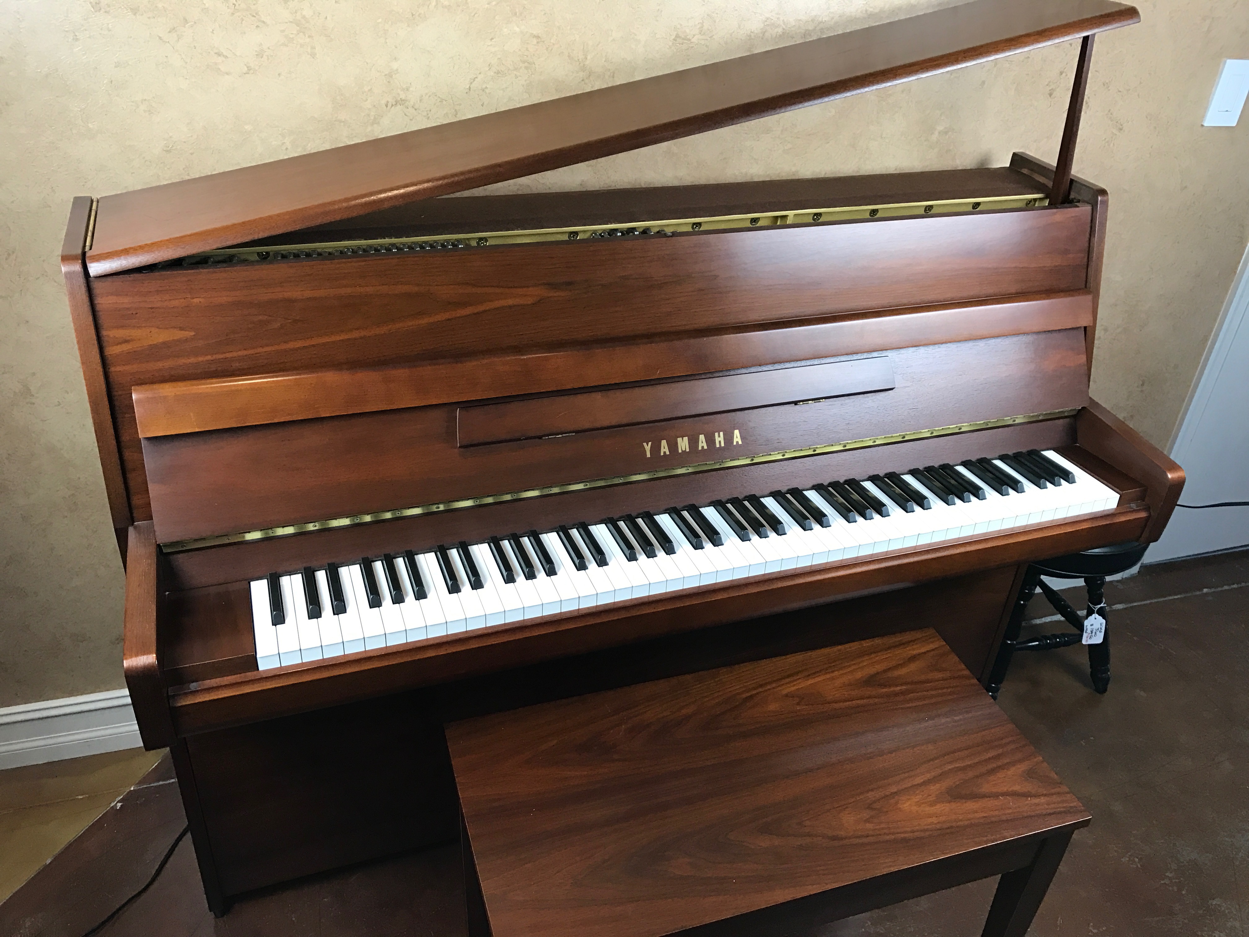 Used Yamaha Upright Piano Walnut Wood Finish Bonita Springs Naples Fort Myers